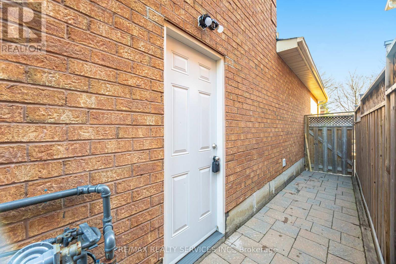 16 Langholm Court, Brampton, Ontario  L6Z 2Y1 - Photo 50 - W13005034