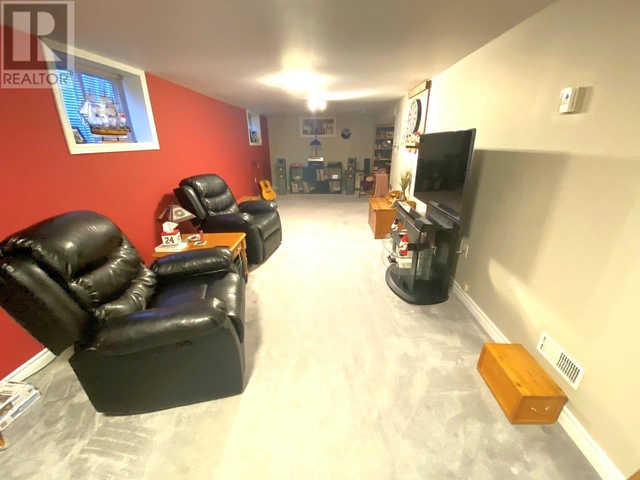 210 Mississauga Ave, Elliot Lake, Ontario  P5A 1E6 - Photo 16 - SM260331