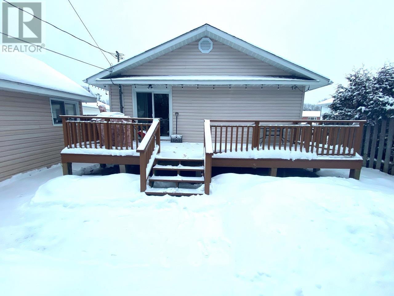 210 Mississauga Ave, Elliot Lake, Ontario  P5A 1E6 - Photo 4 - SM260331