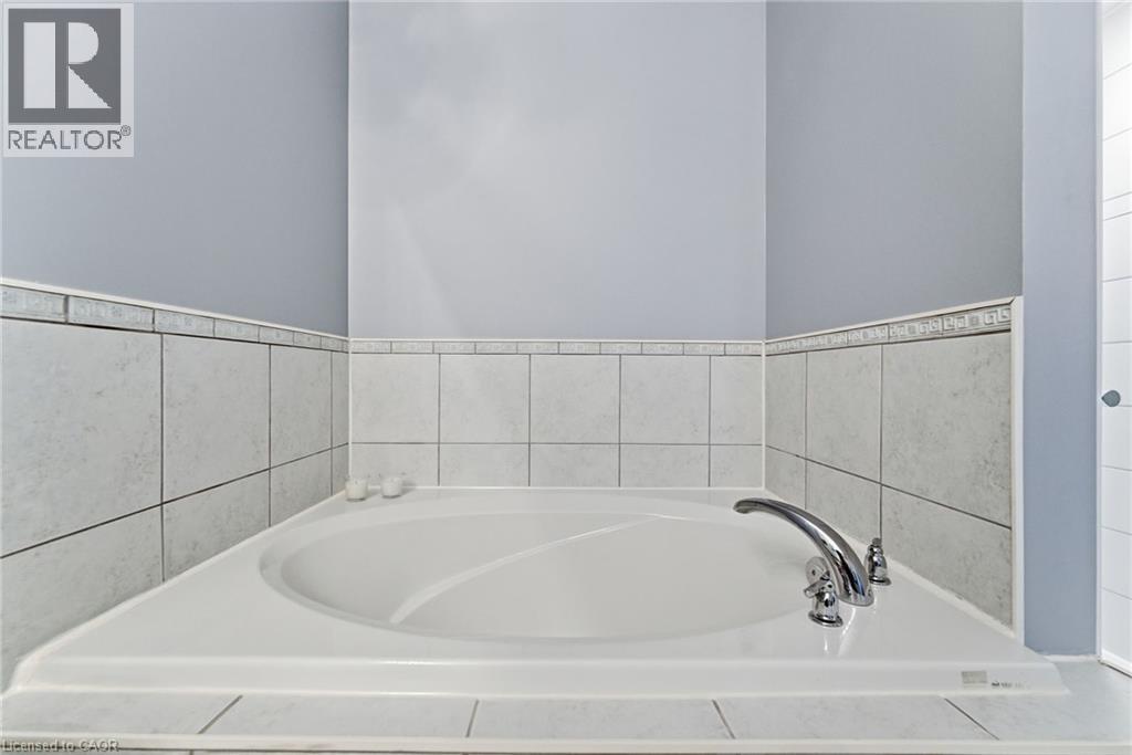 40 Wesleyan Court Unit# 16, Hamilton, Ontario  L9G 5C7 - Photo 15 - 40805866