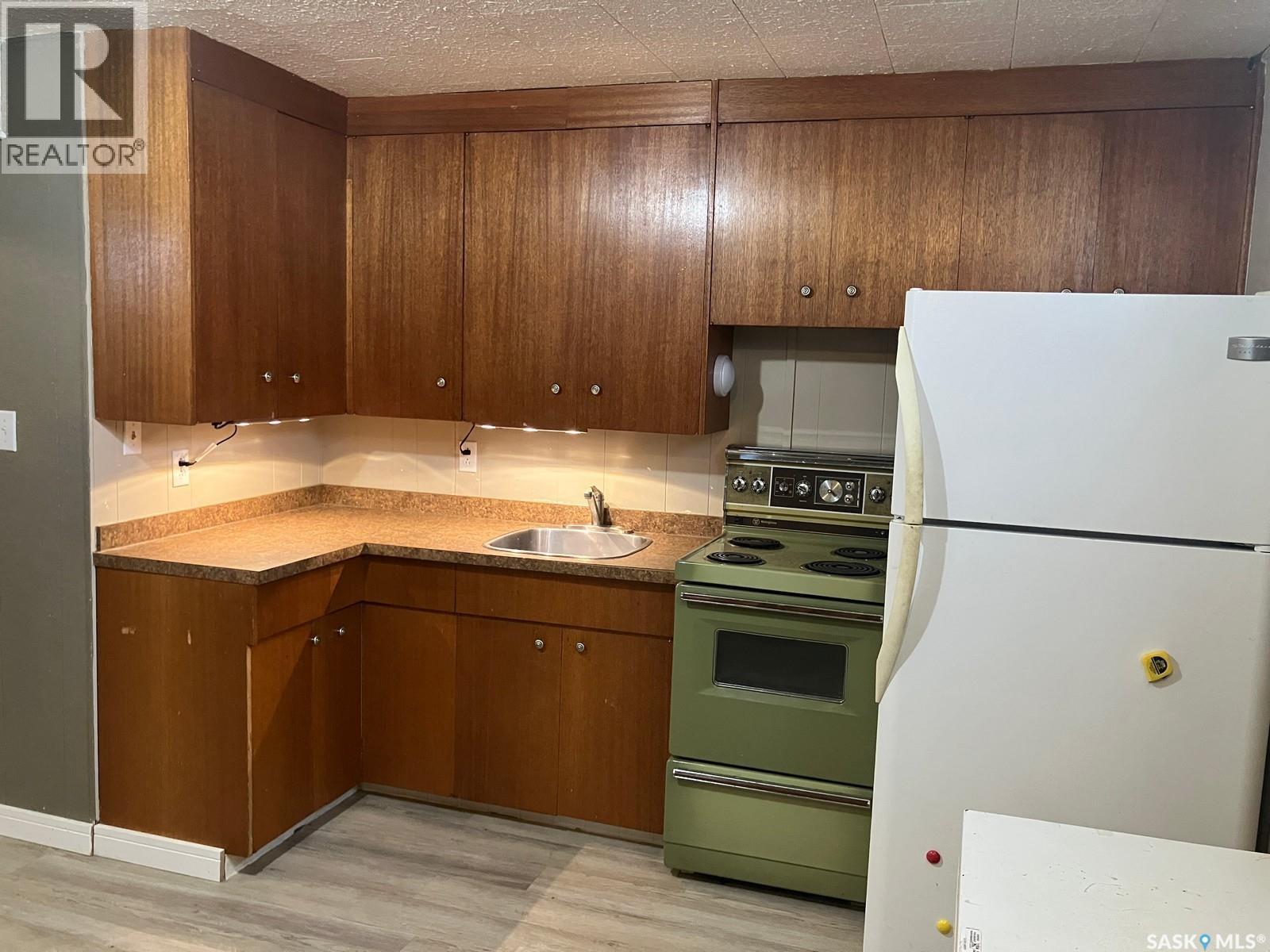 110 4th Street N, Nipawin, Saskatchewan  S0E 1E0 - Photo 32 - SK014496