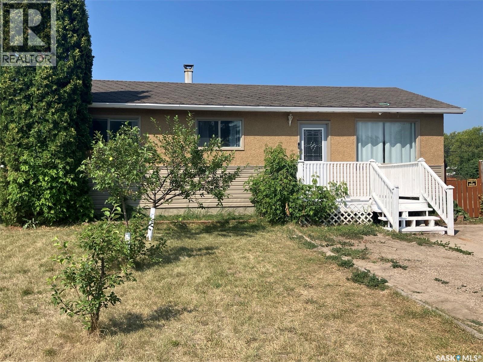 110 4th Street N, Nipawin, Saskatchewan  S0E 1E0 - Photo 2 - SK014496