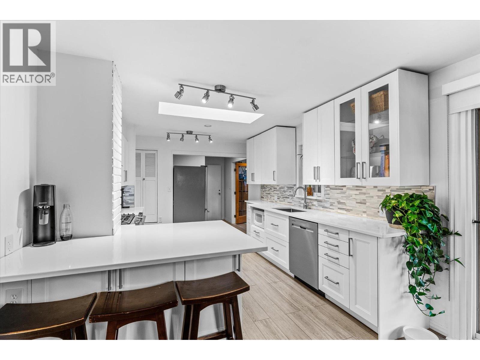 13614 Spencer Avenue, Summerland, British Columbia  V0H 1Z0 - Photo 8 - 10374688