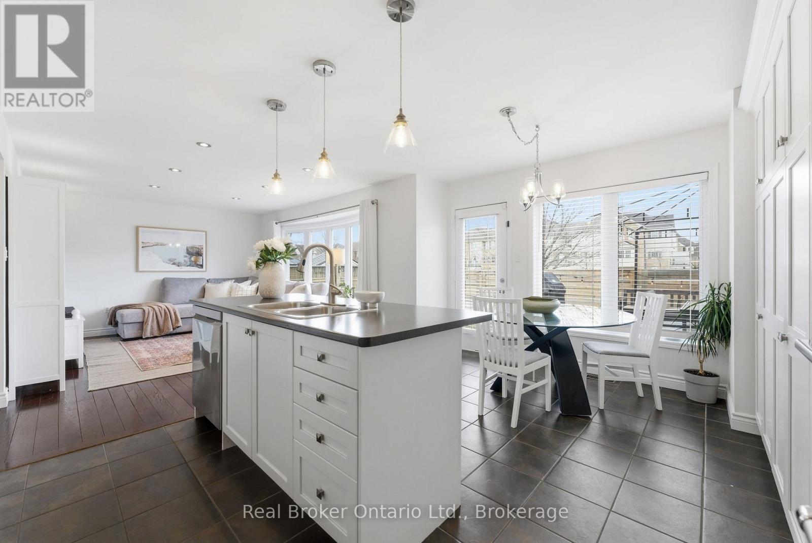 910 Vickerman Way, Milton, Ontario  L9T 0K5 - Photo 17 - W13005624