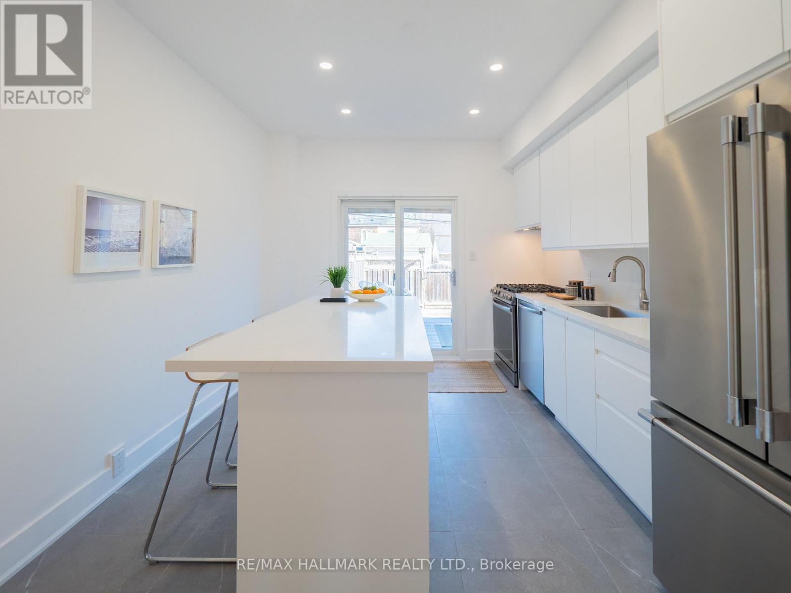 26 Sparkhall Avenue, Toronto, Ontario  M4K 1G5 - Photo 18 - E13004030