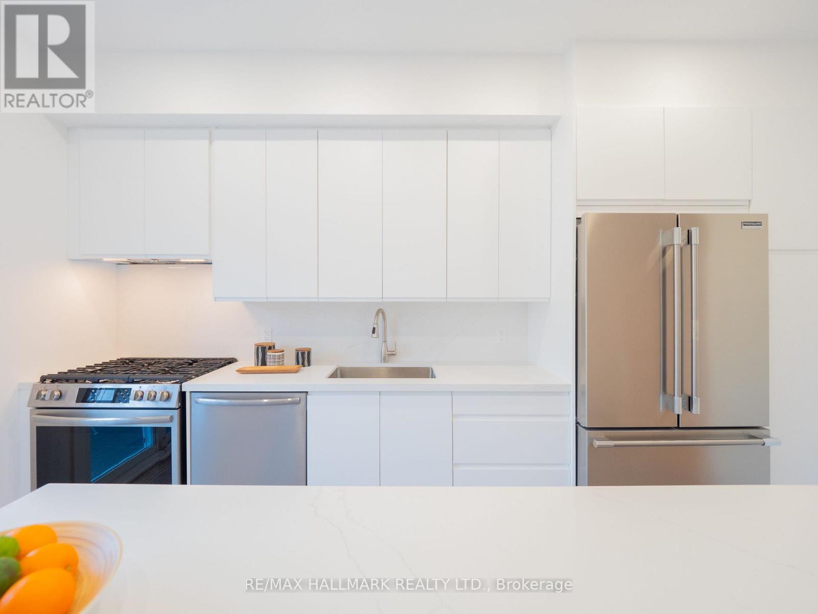 26 Sparkhall Avenue, Toronto, Ontario  M4K 1G5 - Photo 21 - E13004030