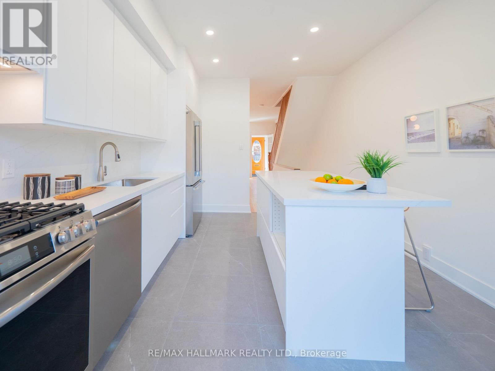 26 Sparkhall Avenue, Toronto, Ontario  M4K 1G5 - Photo 22 - E13004030