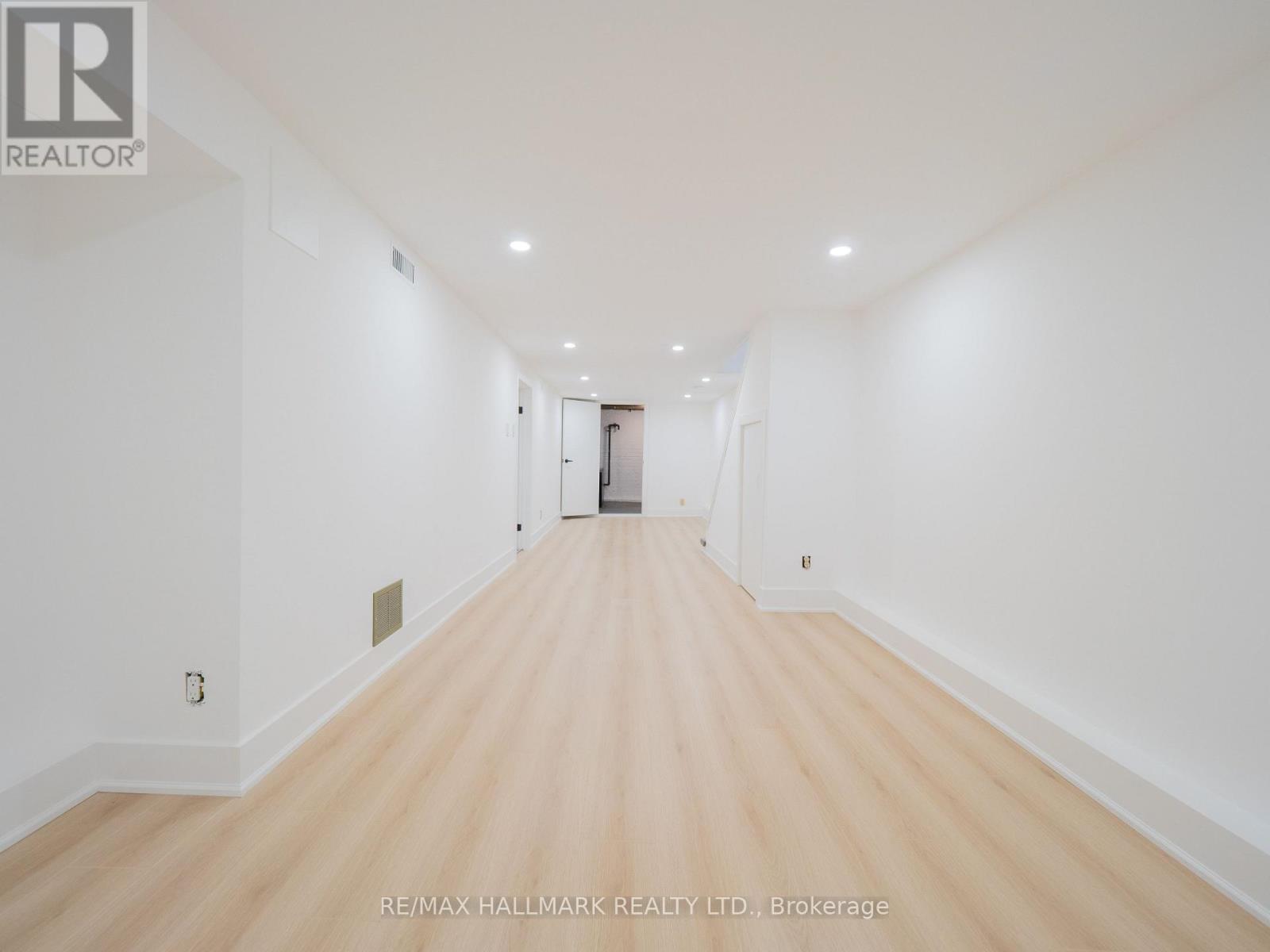 26 Sparkhall Avenue, Toronto, Ontario  M4K 1G5 - Photo 44 - E13004030