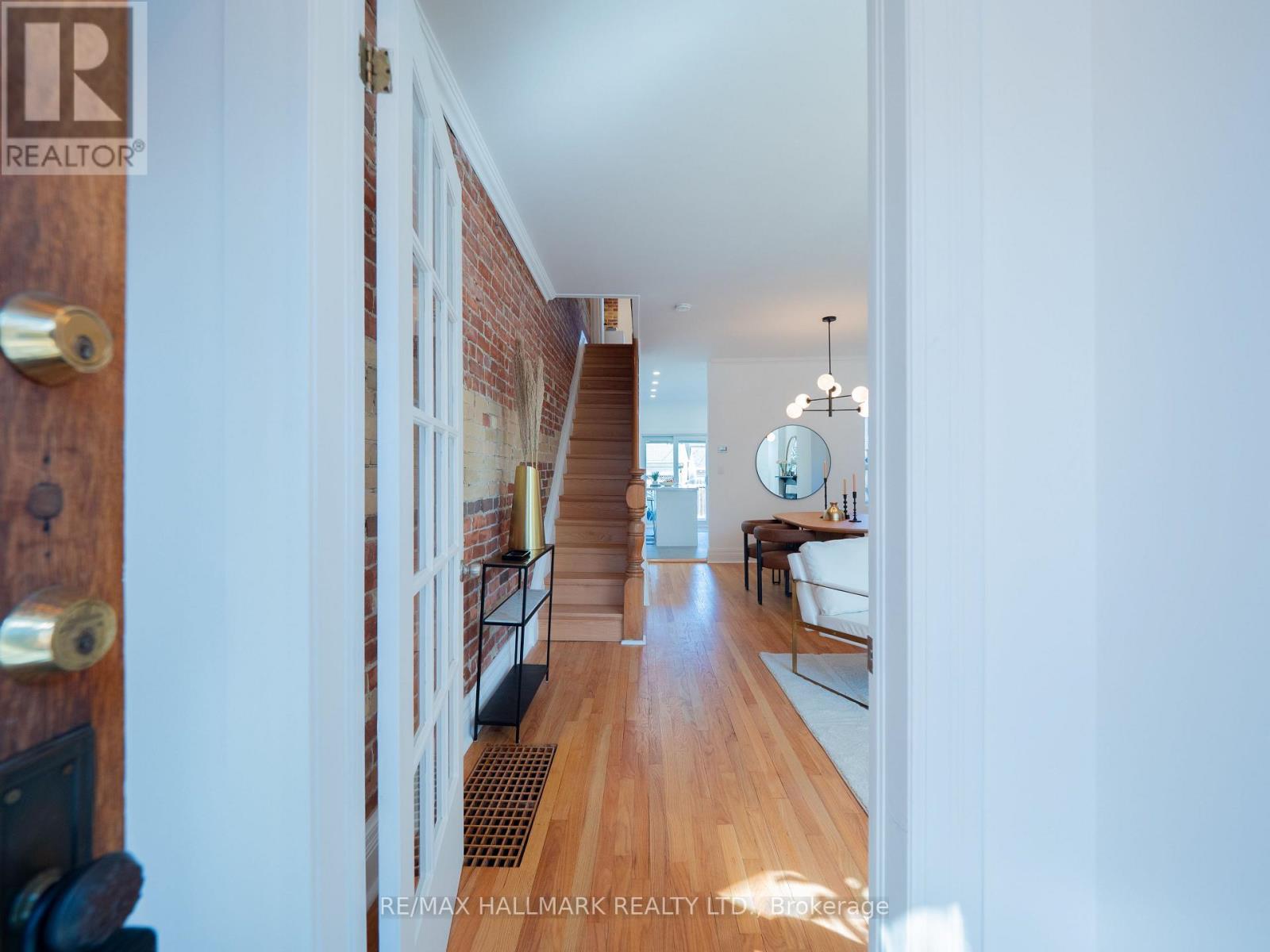 26 Sparkhall Avenue, Toronto, Ontario  M4K 1G5 - Photo 4 - E13004030