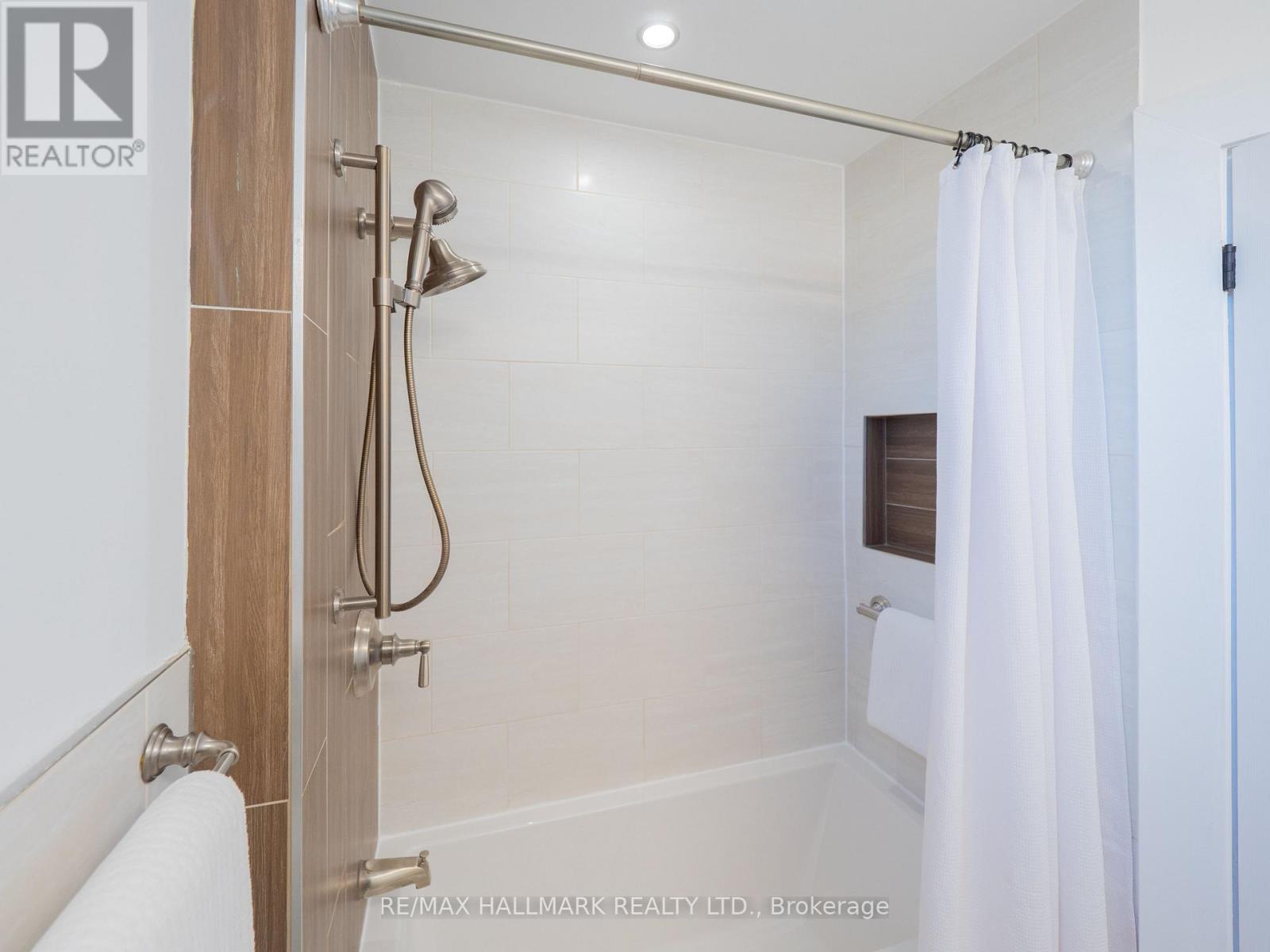 26 Sparkhall Avenue, Toronto, Ontario  M4K 1G5 - Photo 32 - E13004030