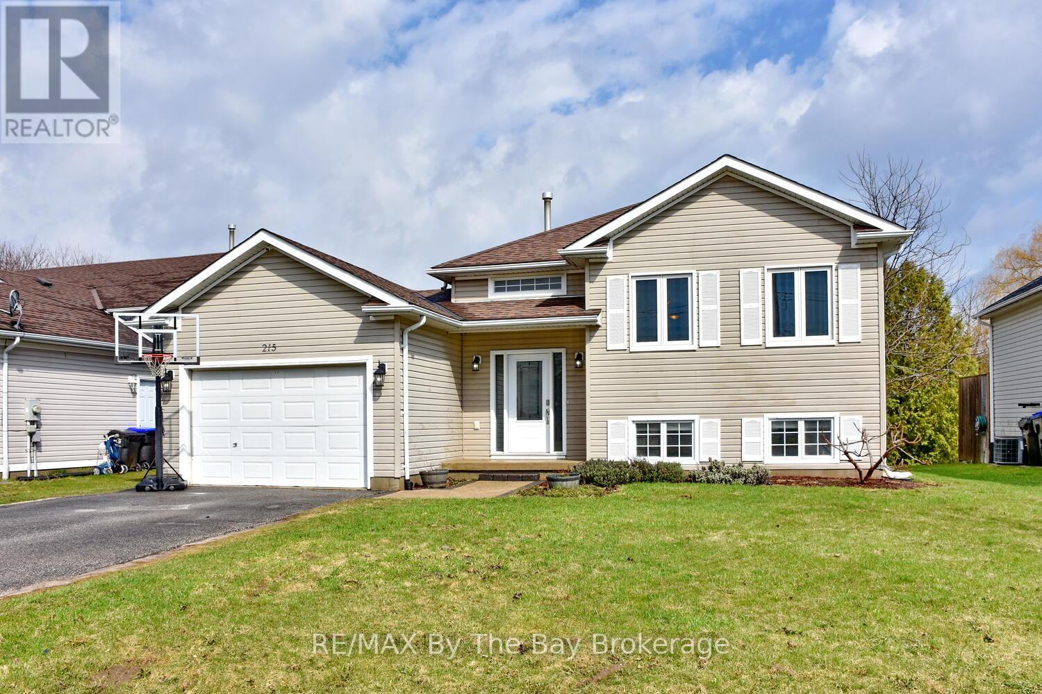 215 MONTREAL STREET, Clearview, Ontario