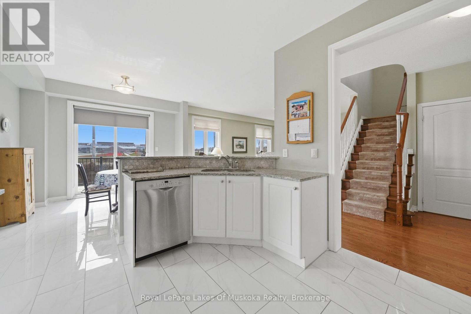 76 Succession Crescent, Barrie (Innis-Shore), Ontario  L4M 7G5 - Photo 12 - S13005550