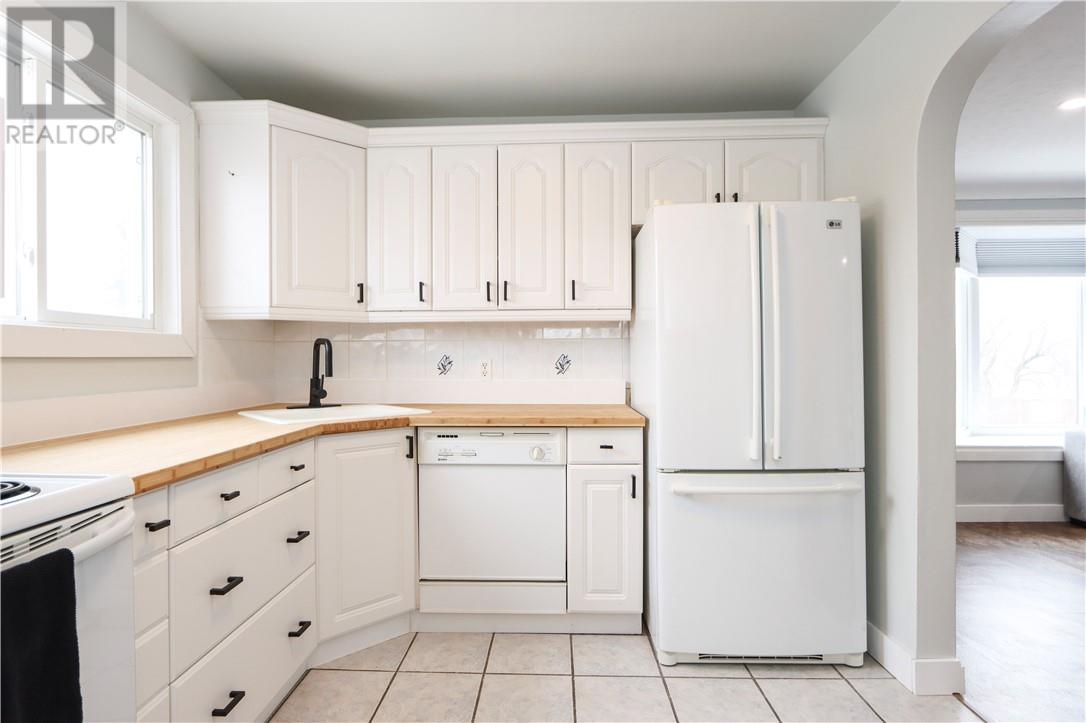 1445 Southview, Sudbury, Ontario  P3E 2L9 - Photo 3 - 2127155