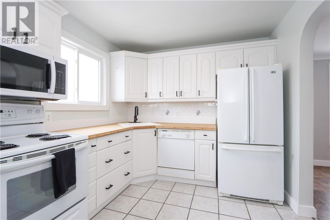 1445 Southview, Sudbury, Ontario  P3E 2L9 - Photo 4 - 2127155