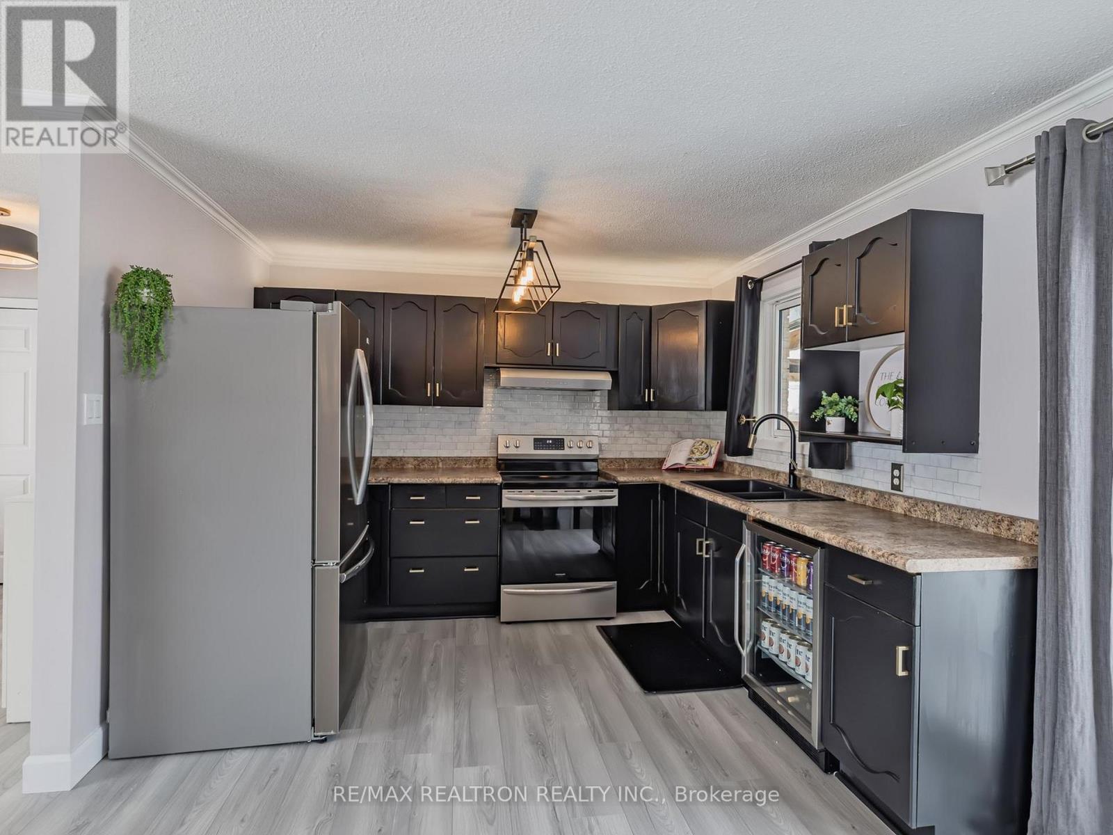 757 Kings Wharf Road, Kawartha Lakes, Ontario  K0M 1A0 - Photo 13 - X12843360