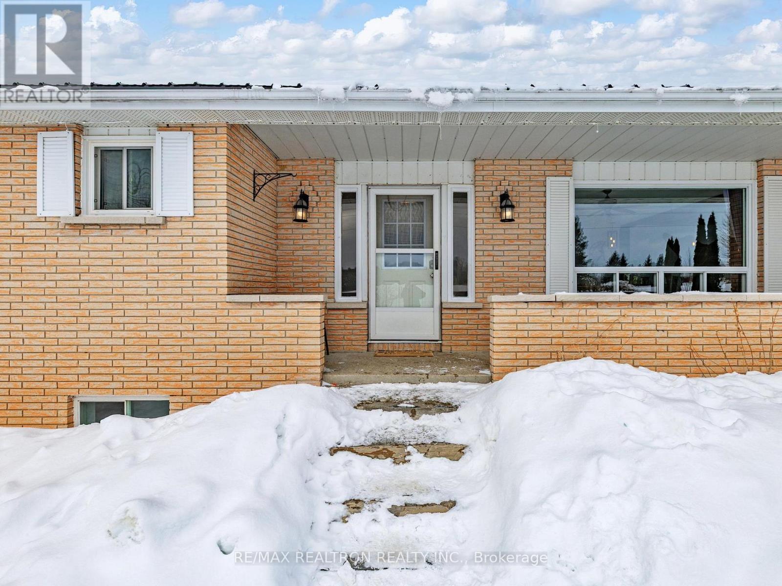 757 Kings Wharf Road, Kawartha Lakes, Ontario  K0M 1A0 - Photo 3 - X12843360