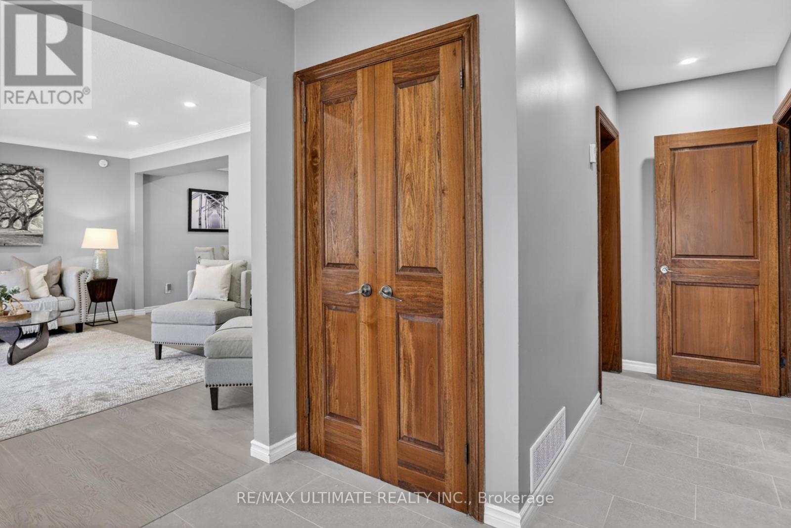 70 Rosemount Drive, Toronto, Ontario  M1K 2X3 - Photo 8 - E13005500