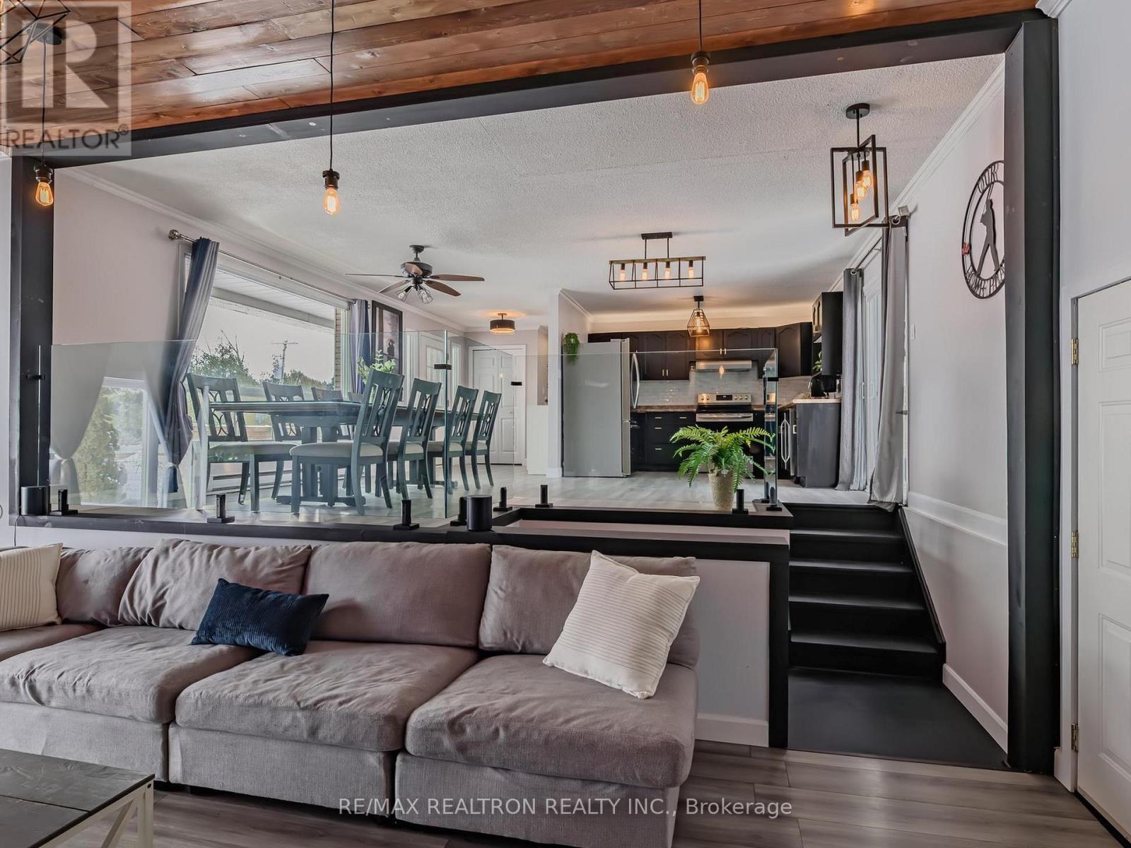 757 Kings Wharf Road, Kawartha Lakes, Ontario  K0M 1A0 - Photo 10 - X12843360