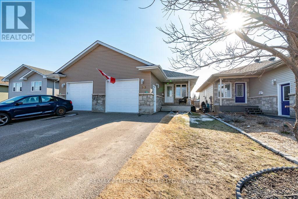 292 MCKENZIE STREET, Pembroke, Ontario