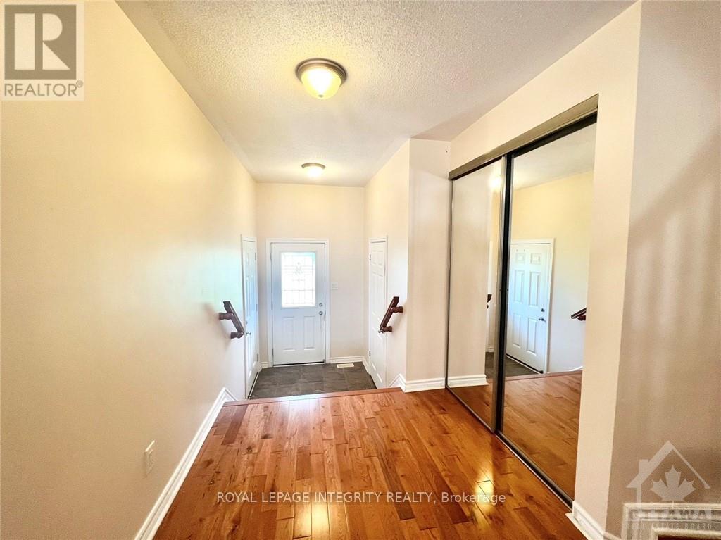 102 Brady Avenue, Ottawa, Ontario  K2K 0B1 - Photo 6 - X13005574