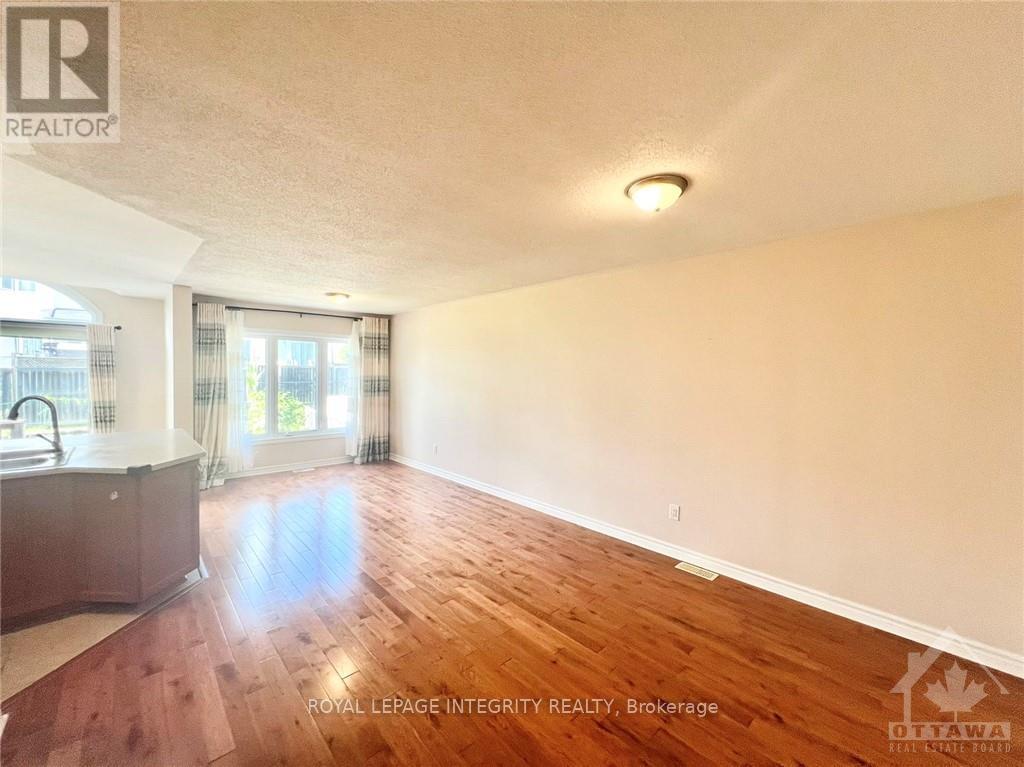 102 Brady Avenue, Ottawa, Ontario  K2K 0B1 - Photo 7 - X13005574