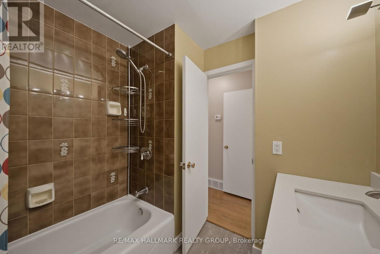 69 Woodmount Crescent, Ottawa, Ontario  K2E 5P9 - Photo 14 - X13005612