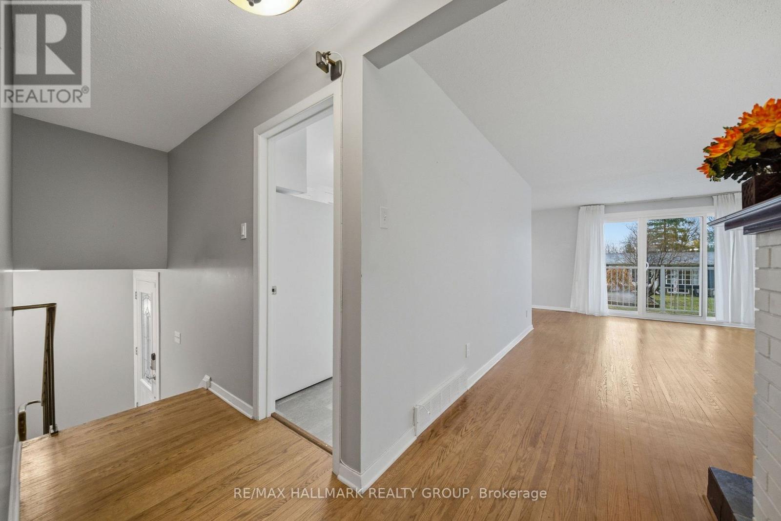 69 Woodmount Crescent, Ottawa, Ontario  K2E 5P9 - Photo 2 - X13005612