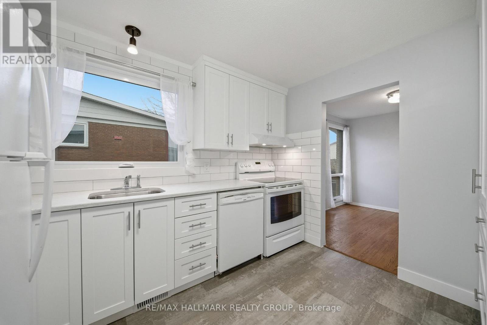 69 Woodmount Crescent, Ottawa, Ontario  K2E 5P9 - Photo 3 - X13005612