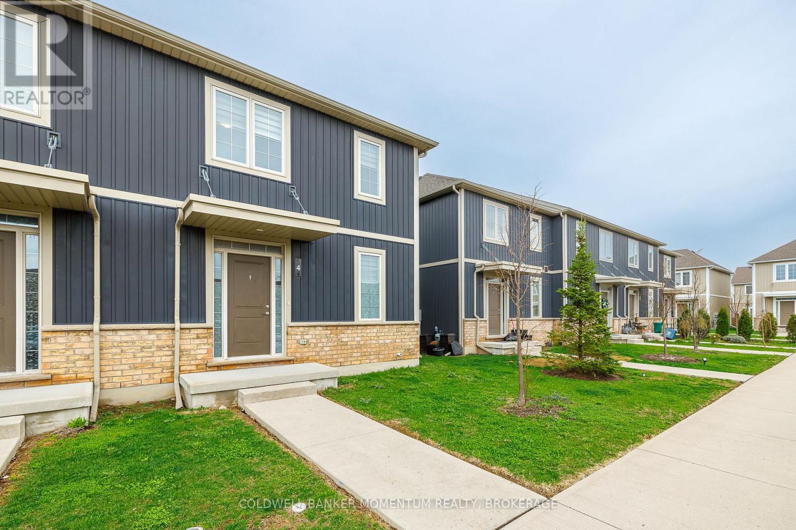 4 - 18 Corbin Street, St. Catharines, Ontario L2P 0E8 - Photo 2 - X13005592