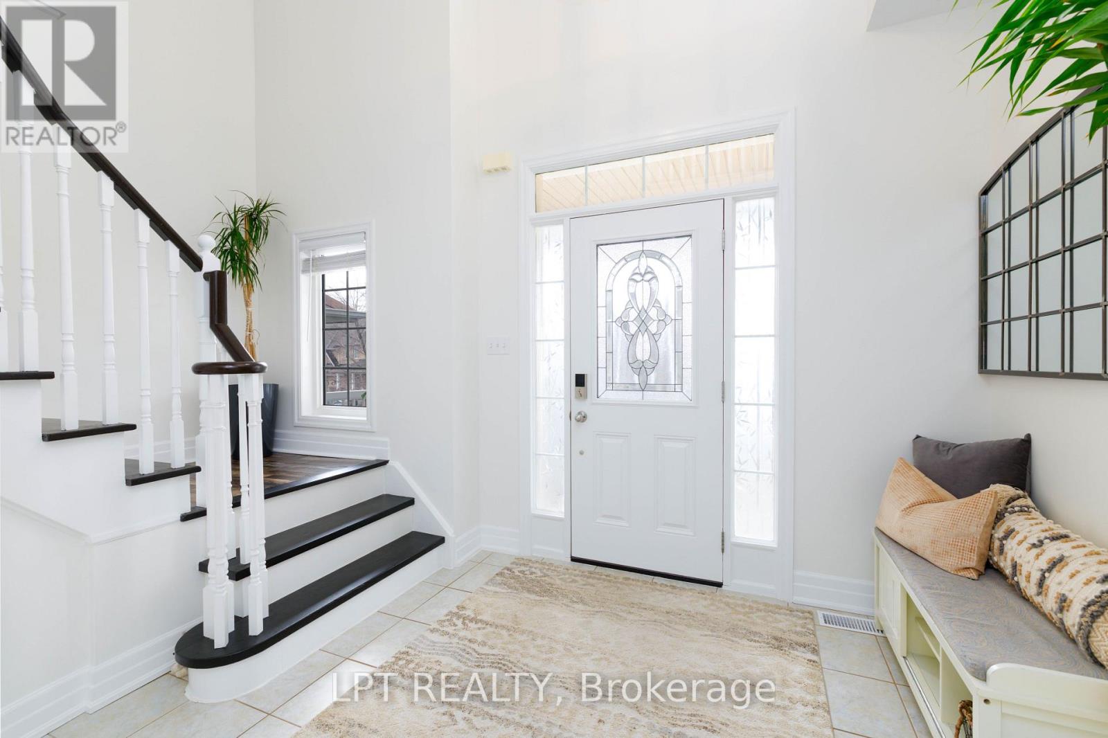 16 Bardawill Avenue, Georgina, Ontario  L4P 0E7 - Photo 6 - N13005558