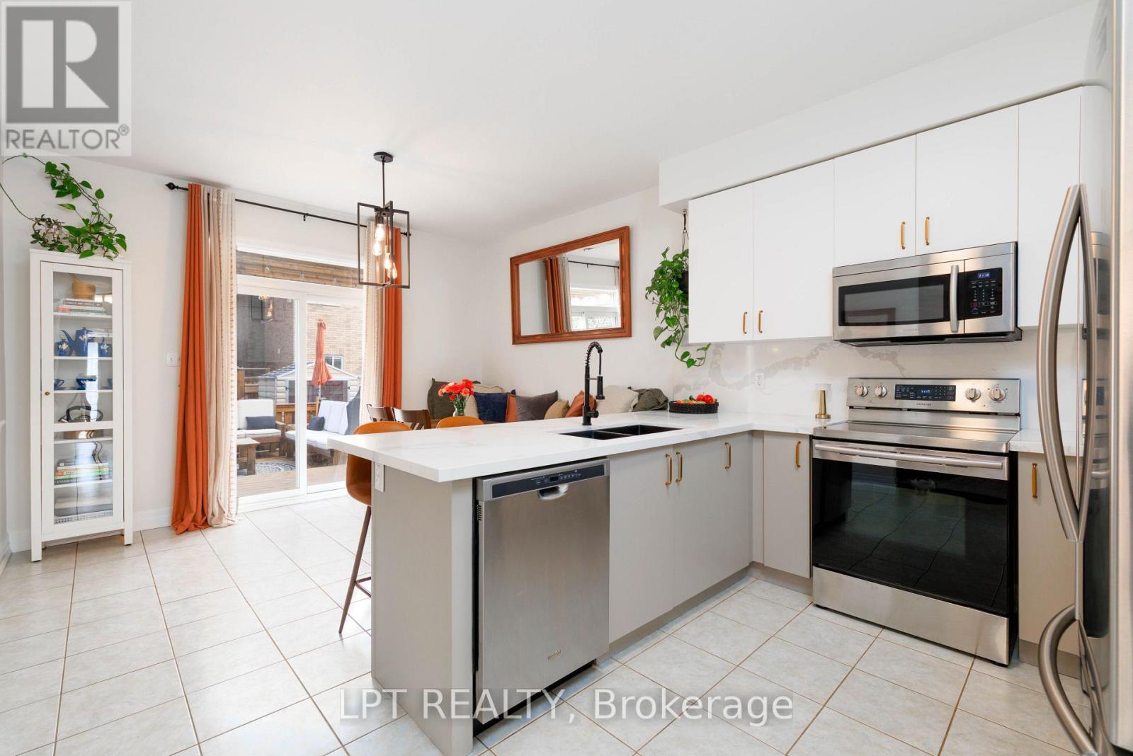 16 Bardawill Avenue, Georgina, Ontario  L4P 0E7 - Photo 8 - N13005558