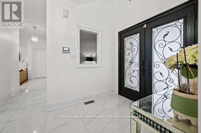 785 Quantra Crescent, Newmarket, Ontario  L3X 1M9 - Photo 8 - N13005622