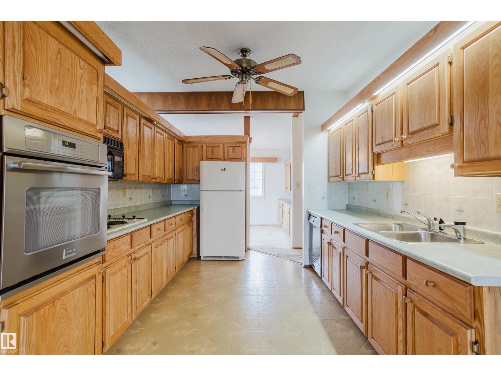 9536 151 Av Nw, Edmonton, Alberta  T5E 2R3 - Photo 3 - E4482529