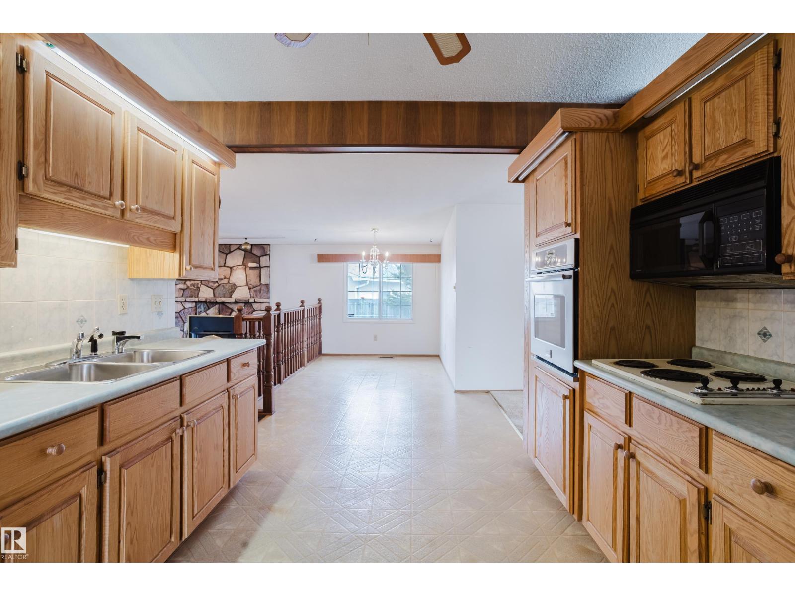 9536 151 Av Nw, Edmonton, Alberta  T5E 2R3 - Photo 4 - E4482529