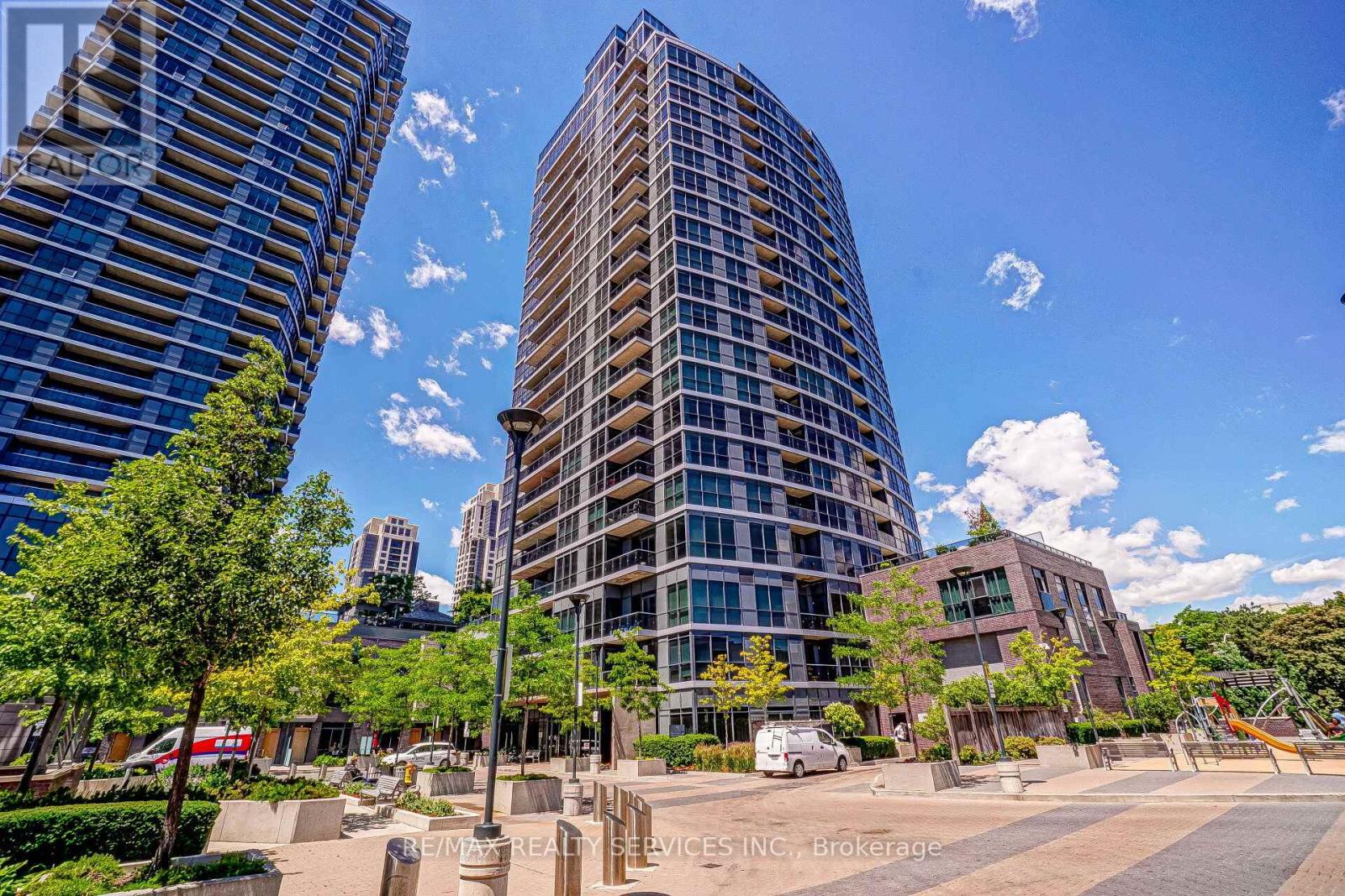 211 - 1 Valhalla Inn Road, Toronto, Ontario  M9B 1S9 - Photo 2 - W13005414