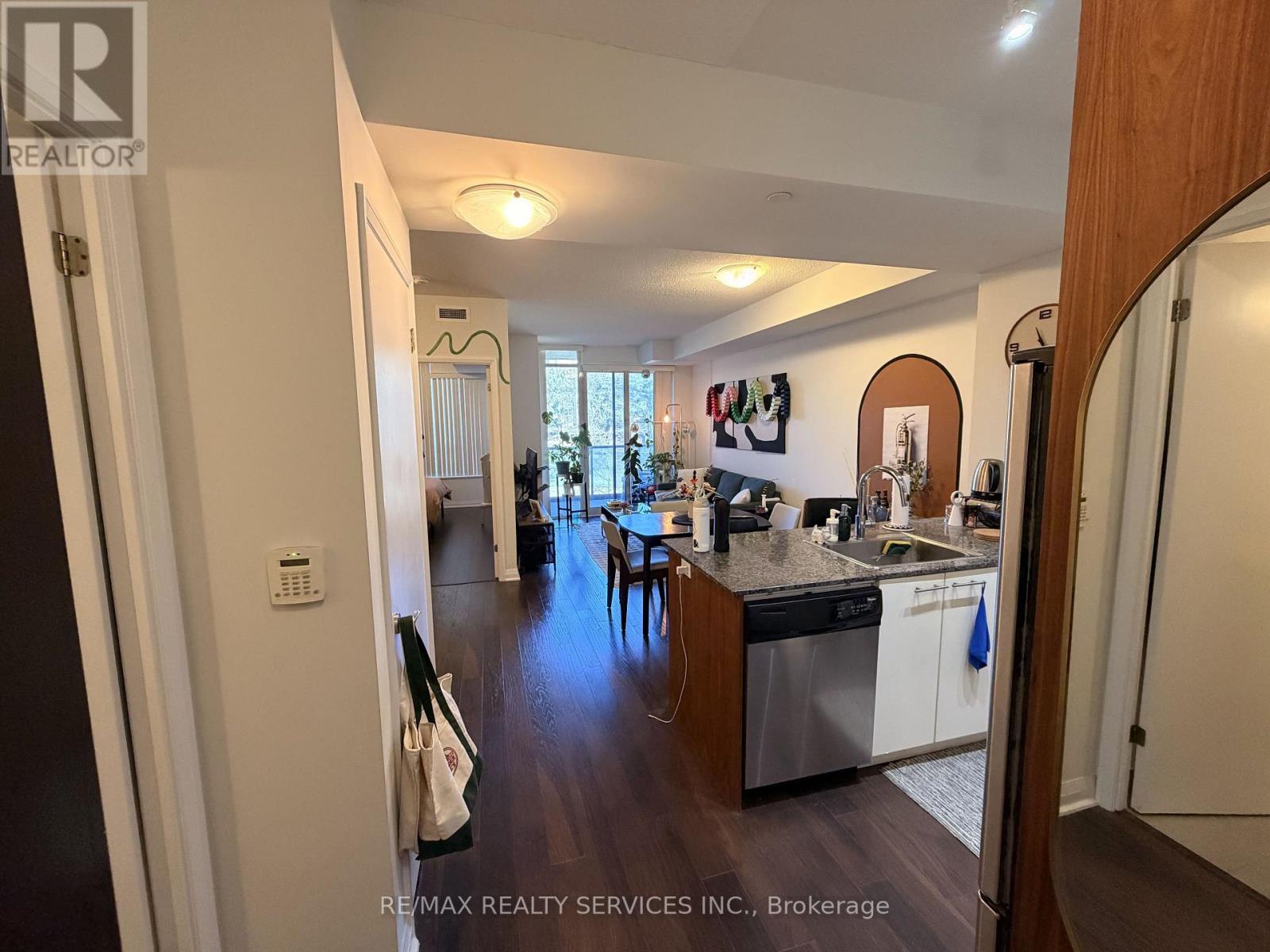 211 - 1 Valhalla Inn Road, Toronto, Ontario  M9B 1S9 - Photo 3 - W13005414