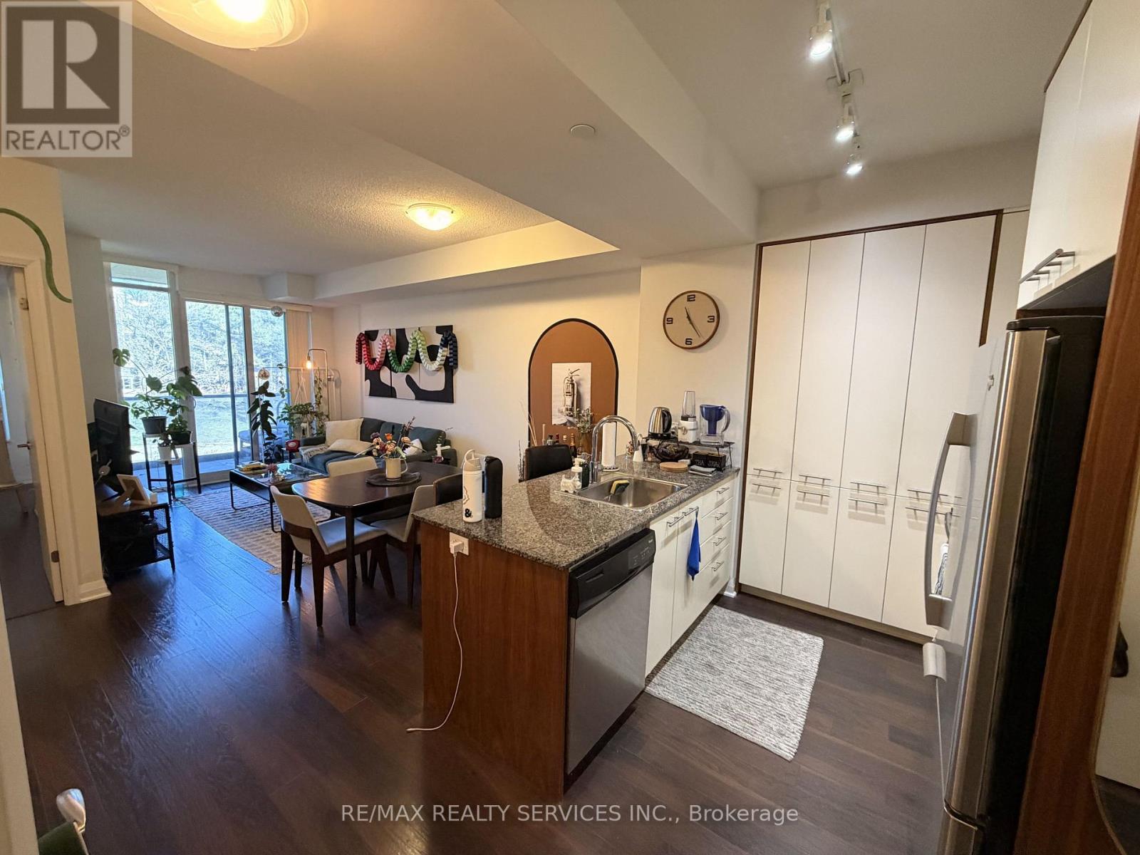 211 - 1 Valhalla Inn Road, Toronto, Ontario  M9B 1S9 - Photo 4 - W13005414