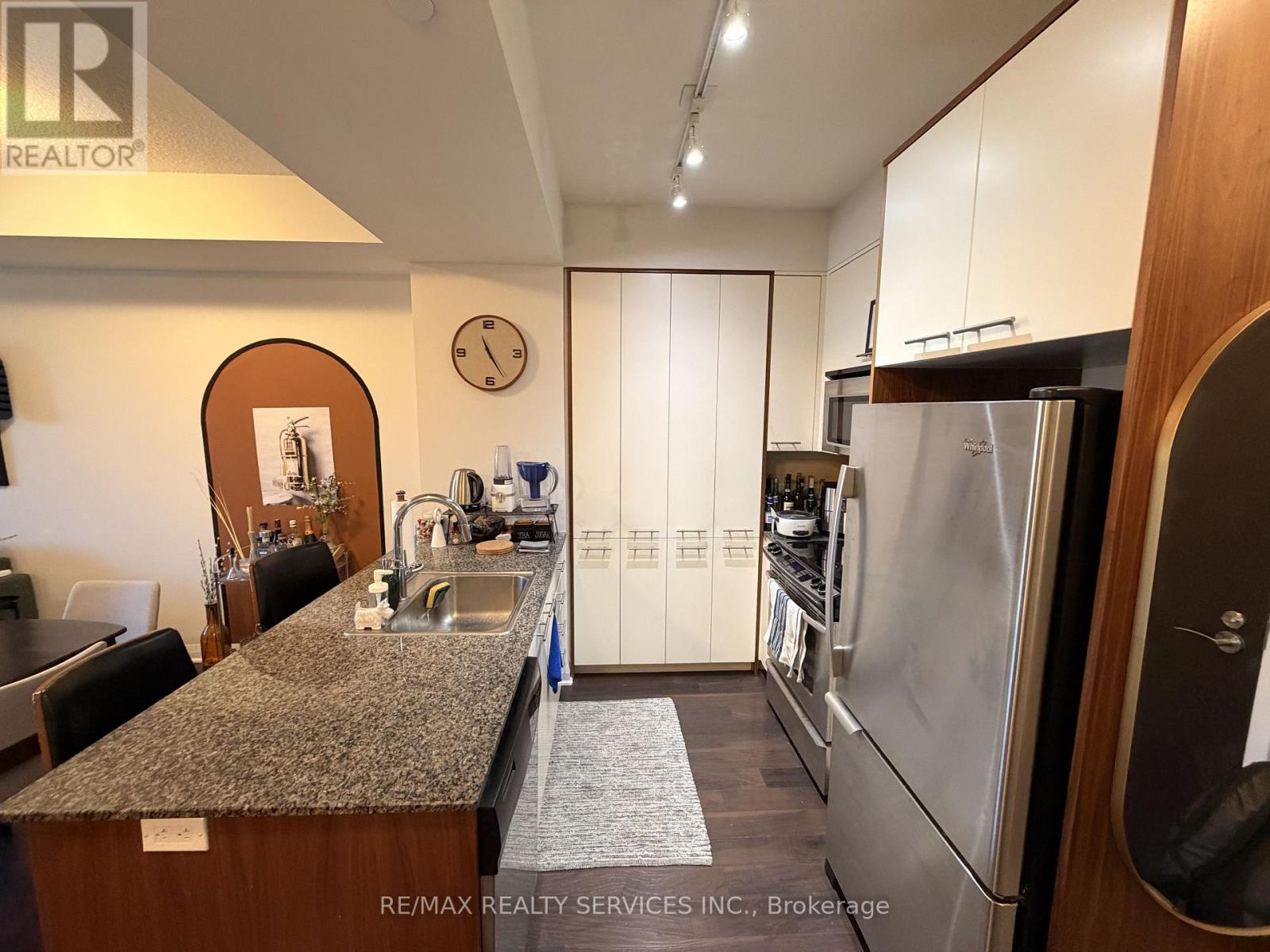 211 - 1 Valhalla Inn Road, Toronto, Ontario  M9B 1S9 - Photo 6 - W13005414