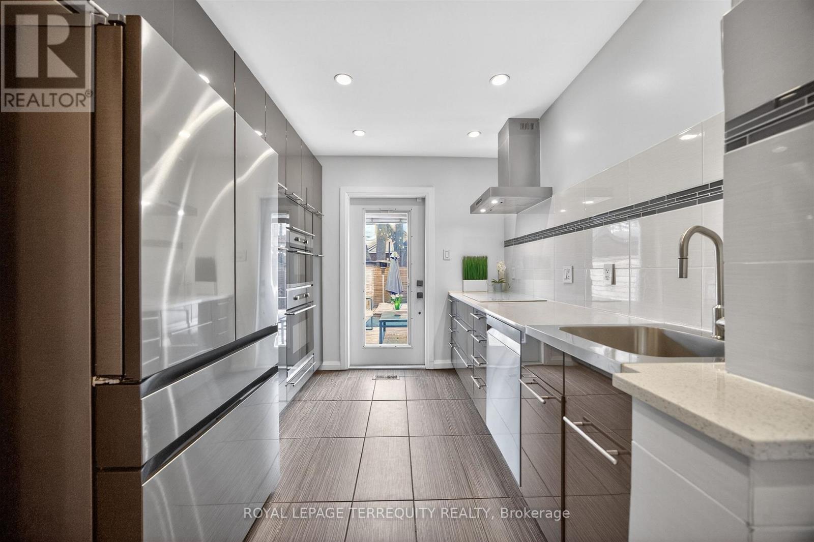 75 Priscilla Avenue, Toronto, Ontario  M6S 3W4 - Photo 18 - W13005420