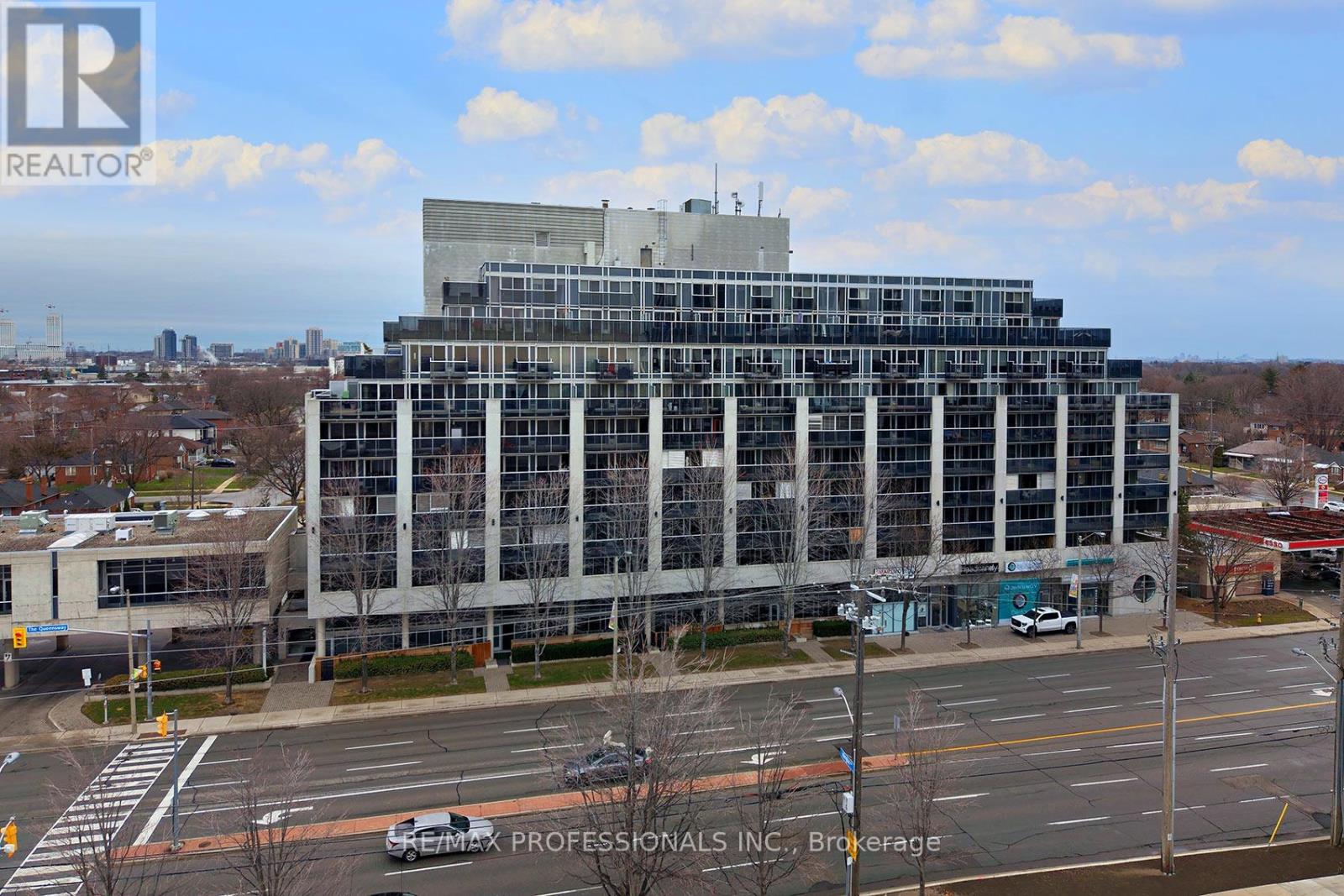 704 - 1040 THE QUEENSWAY, Toronto, Ontario