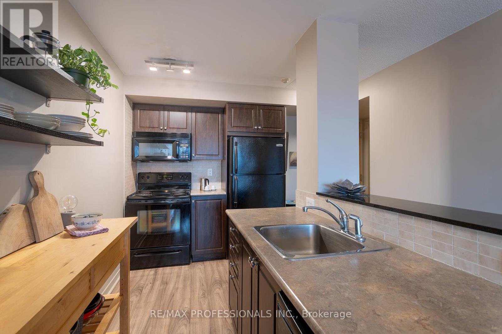 704 - 1040 The Queensway, Toronto, Ontario M8Z 0A7 - Photo 18 - W13005450