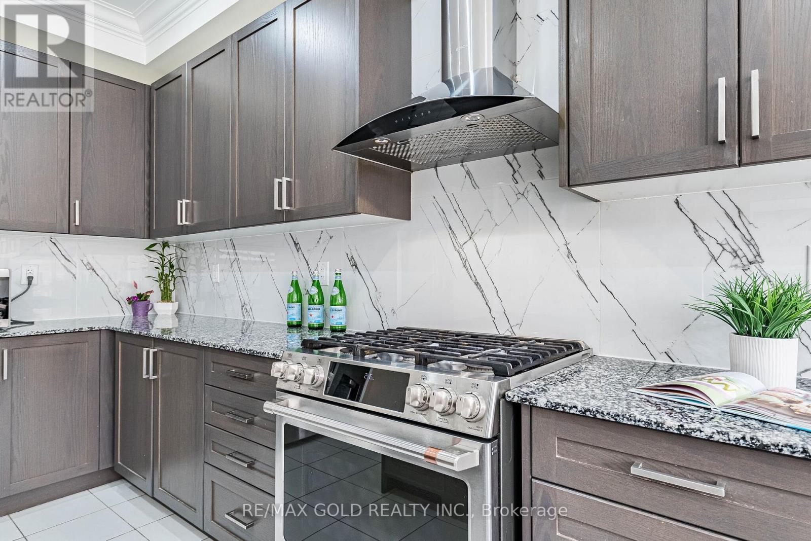 6 Agosto Street, Brampton, Ontario  L7A 5B1 - Photo 12 - W13005466