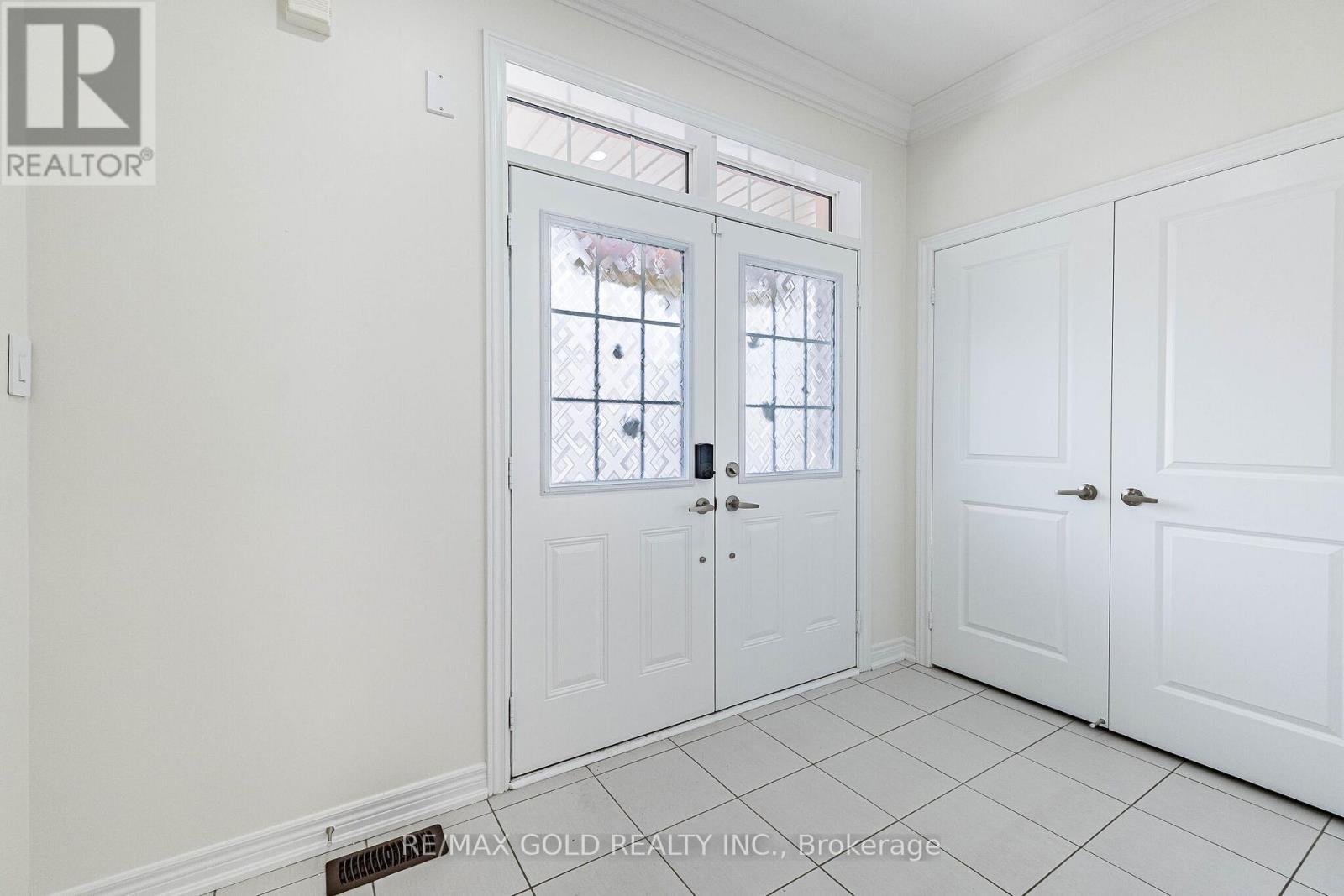 6 Agosto Street, Brampton, Ontario  L7A 5B1 - Photo 3 - W13005466