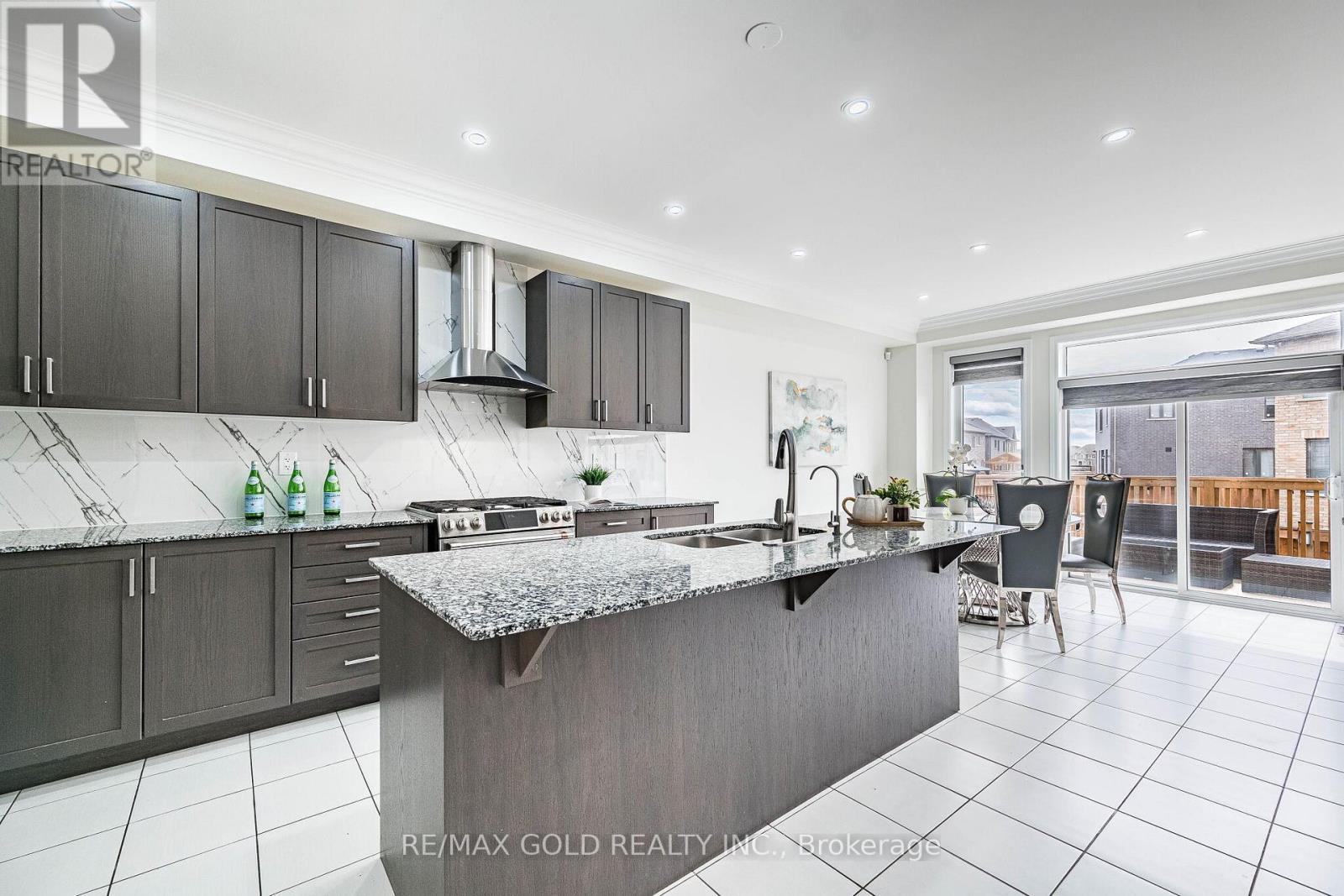 6 Agosto Street, Brampton, Ontario  L7A 5B1 - Photo 9 - W13005466