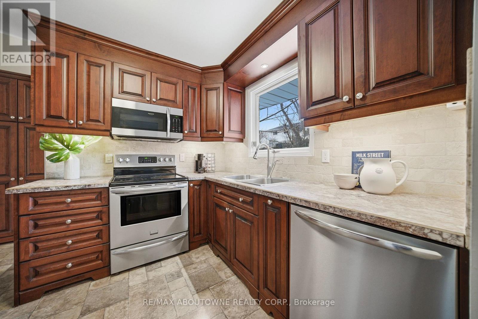 129 Culham Street, Oakville, Ontario  L6H 1G3 - Photo 9 - W13005582