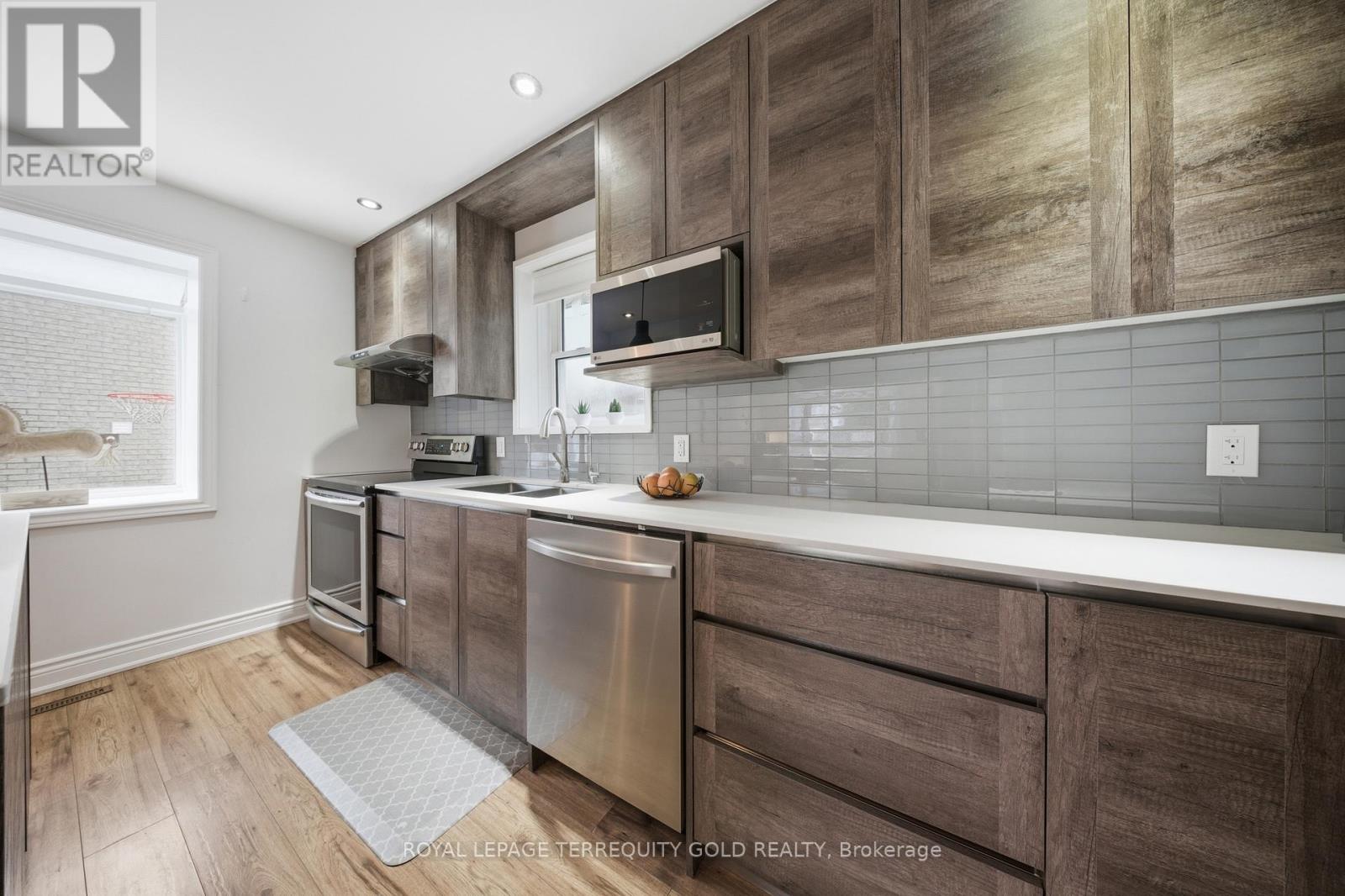 1124 Kent Avenue, Oakville, Ontario  L6H 1Z8 - Photo 12 - W13005584