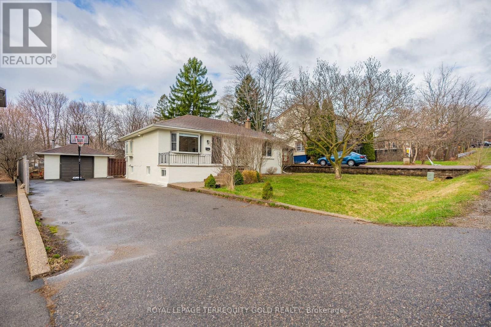 1124 Kent Avenue, Oakville, Ontario  L6H 1Z8 - Photo 2 - W13005584