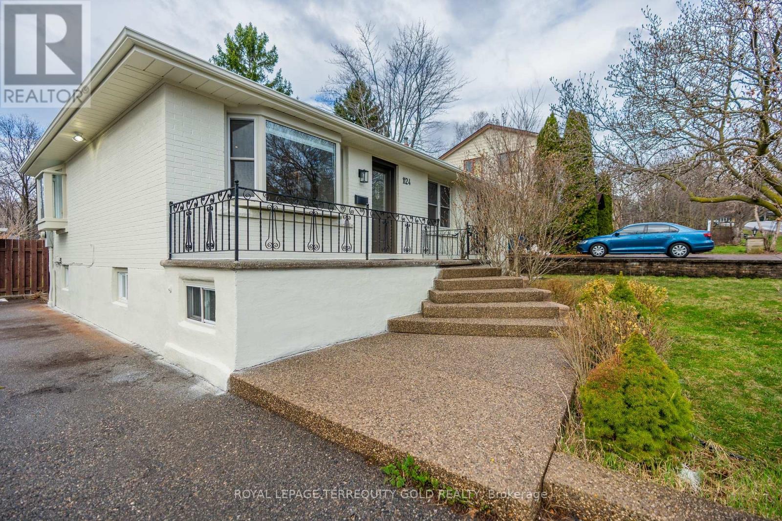 1124 Kent Avenue, Oakville, Ontario  L6H 1Z8 - Photo 3 - W13005584