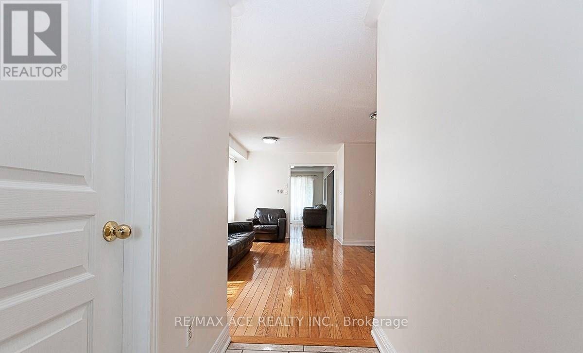 36 Mauve Drive, Brampton, Ontario  L6P 2M8 - Photo 4 - W13005598