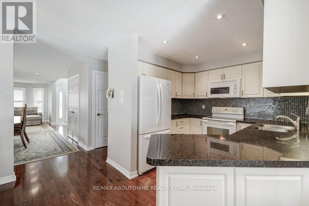 1248 Heritage Way, Oakville, Ontario  L6M 2T6 - Photo 13 - W13005628